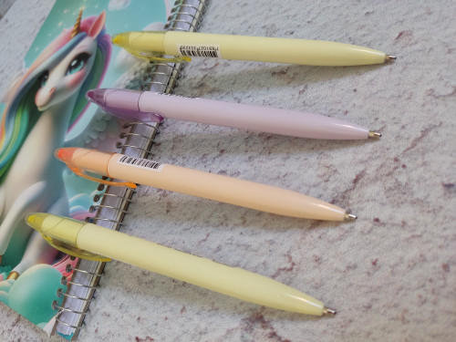 خودکار سیاه هایلایتردار